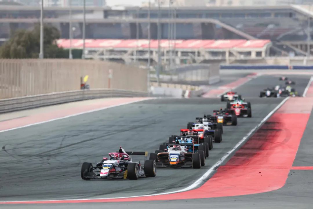 <b>Giltaire and Powell Star in Formula Middle East Dubai Showstoppe</b>