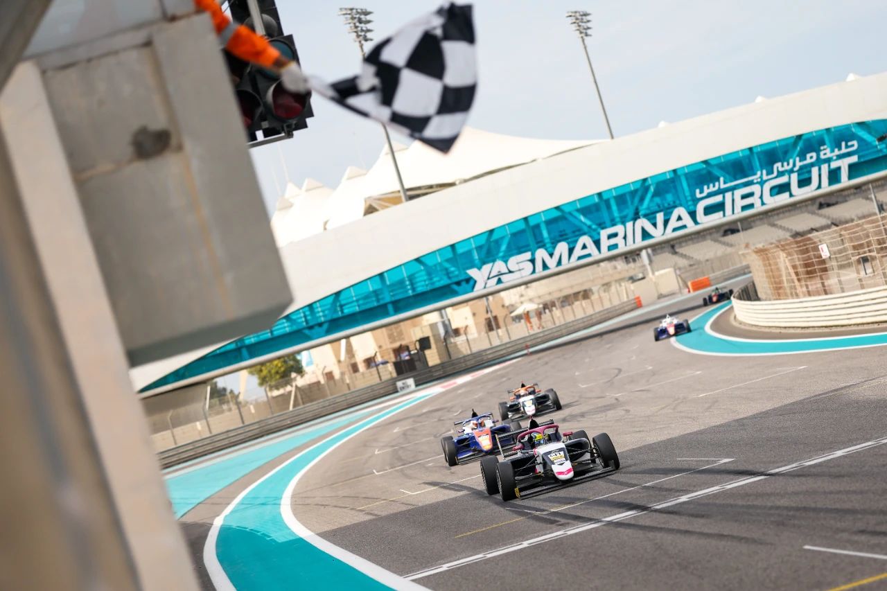 <b>Penultimate Round Brings Wins for Slater and Powell</b>